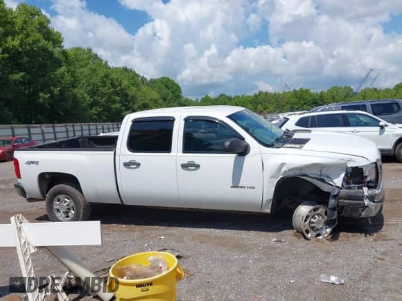 2010 Chevrolet Silverado 2500HD Work Truck z VIN 1GC4KVBG3AF157992, wystawiony jako IAAI lot #42716424 z przebiegiem 195 507 mil mil oraz . Historia ofert i sprzedaży dostępna na DreamBid. Obrazek 13.