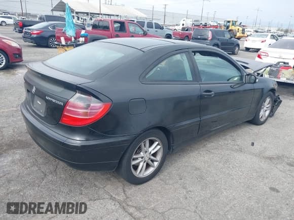 ✅ 2002 Mercedes-Benz C 230/260/280/320 • VIN: WDBRN47J32A323310 • Lot: 43107605. Wystawiony na IAAI z przebiegiem 154 039 mil. Bezpłatny archiwum sprzedaży aukcyjnych z USA i szczegółowy raport historii pojazdu na DreamBid. Zdjęcie 4.