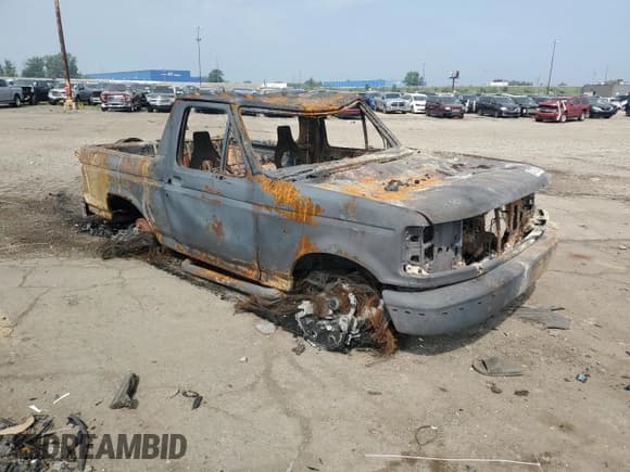 ✅ 1996 Ford Bronco XL • VIN: 1FMEU15NXTLB85239 • Lot: 67772785. Listed on Copart with Not provided. Free auction sales archive from the USA and detailed vehicle history report at DreamBid. Image 4.