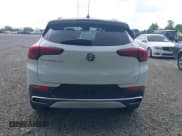 ✅ 2021 Buick Encore GX Essence • VIN: KL4MMFSL7MB171106 • Lot: 42634028. Wystawiony na IAAI z przebiegiem 44 478 mil. Bezpłatny archiwum sprzedaży aukcyjnych z USA i szczegółowy raport historii pojazdu na DreamBid. Zdjęcie 17.