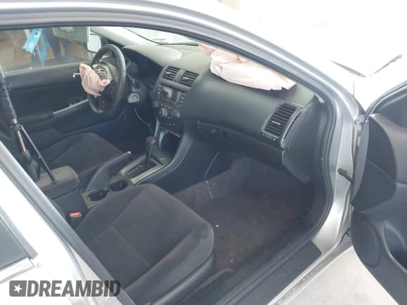 ✅ 2003 Honda Accord EX • VIN: JHMCM566X3C057687 • Lot: 43558329. Wystawiony na IAAI z przebiegiem 235 029 mil. Bezpłatny archiwum sprzedaży aukcyjnych z USA i szczegółowy raport historii pojazdu na DreamBid. Zdjęcie 5.