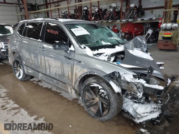 ✅ 2023 Volkswagen Tiguan SE R-Line Black • VIN: 3VV8B7AX8PM135480 • Lot: 41361181. Wystawiony na IAAI z przebiegiem Nie podano. Bezpłatny archiwum sprzedaży aukcyjnych z USA i szczegółowy raport historii pojazdu na DreamBid. Zdjęcie 1.