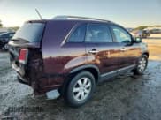 ✅ 2013 Kia Sorento LX • VIN: 5XYKT4A2XDG365745 • Лот: 91263715. Опубликован ранее на Copart с пробегом 106 222 миль. Бесплатный доступ к архиву аукционных продаж из США и подробный отчёт об истории автомобиля на DreamBid. Изображение 3.