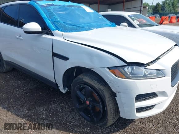 ✅ 2020 Jaguar F-Pace 25t Premium • VIN: SADCJ2FX5LA629833 • Lot: 42545322. Wystawiony na IAAI z przebiegiem Nie podano. Bezpłatny archiwum sprzedaży aukcyjnych z USA i szczegółowy raport historii pojazdu na DreamBid. Zdjęcie 18.