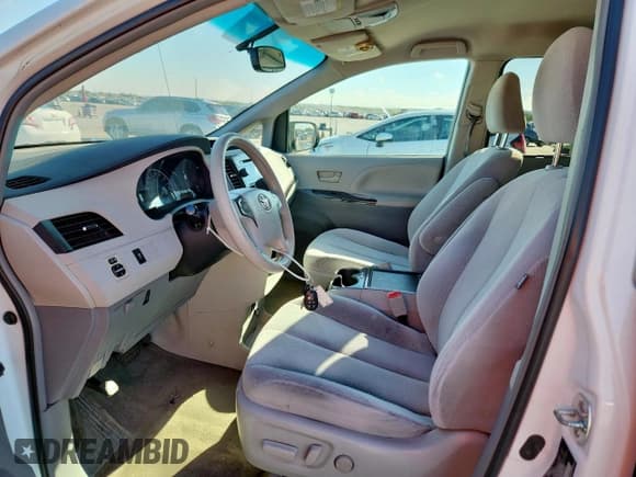 ✅ 2012 Toyota Sienna LE • VIN: 5TDKK3DC3CS256790 • Лот: 81681175. Опубликован ранее на Copart с пробегом 172 149 миль. Бесплатный доступ к архиву аукционных продаж из США и подробный отчёт об истории автомобиля на DreamBid. Изображение 7.