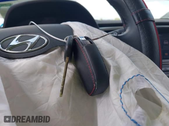 ✅ 2018 Hyundai Elantra Limited • VIN: 5NPD84LF3JH310875 • Lot: 42477430. Listed on IAAI with 84,333 mi. Free auction sales archive from the USA and detailed vehicle history report at DreamBid. Image 11.