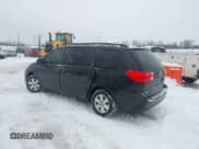 ✅ 2010 Toyota Sienna XLE Limited • VIN: 5TDYK4CC9AS311807 • Lot: 43827703. Wystawiony na IAAI z przebiegiem 234 992 mil. Bezpłatny archiwum sprzedaży aukcyjnych z USA i szczegółowy raport historii pojazdu na DreamBid. Zdjęcie 3.