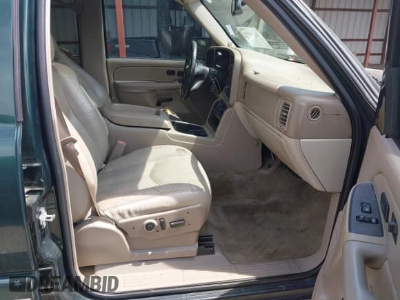 ✅ 2004 Chevrolet Suburban LS • VIN: 3GNEC16Z64G275762 • Лот: 42606394. Опубликован ранее на IAAI с пробегом 150 111 миль. Бесплатный доступ к архиву аукционных продаж из США и подробный отчёт об истории автомобиля на DreamBid. Изображение 5.