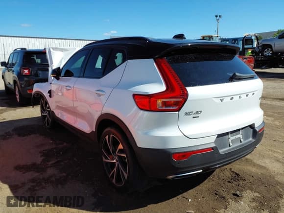 ✅ 2019 Volvo XC40 Momentum • VIN: YV4162XZ4K2006682 • Lot: 40348423. Listed on IAAI with 65,301 mi. Free auction sales archive from the USA and detailed vehicle history report at DreamBid. Image 3.