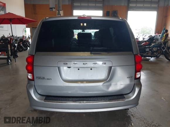 ✅ 2020 Dodge Grand Caravan GT • VIN: 2C4RDGEGXLR188885 • Lot: 42759537. Wystawiony na IAAI z przebiegiem 157 821 mil. Bezpłatny archiwum sprzedaży aukcyjnych z USA i szczegółowy raport historii pojazdu na DreamBid. Zdjęcie 16.