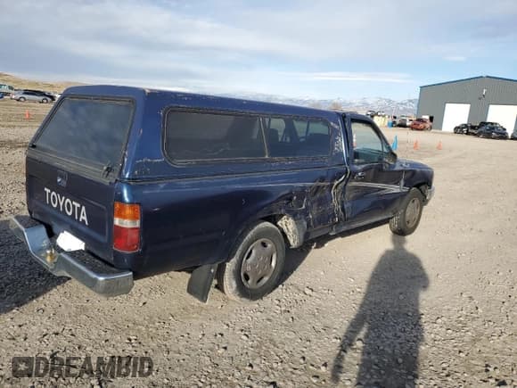✅ 1992 Toyota Pickup DLX • VIN: JT4RN82P3N5051830 • Лот: 44194355. Опубликован ранее на Copart с пробегом 207 354 миль. Бесплатный доступ к архиву аукционных продаж из США и подробный отчёт об истории автомобиля на DreamBid. Изображение 3.