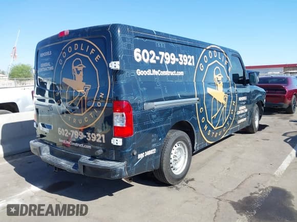 ✅ 2018 Nissan NV Cargo S • VIN: 1N6BF0KM6JN800780 • Lot: 42304093. Wystawiony na IAAI z przebiegiem 113 557 mil. Bezpłatny archiwum sprzedaży aukcyjnych z USA i szczegółowy raport historii pojazdu na DreamBid. Zdjęcie 4.