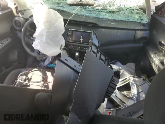 ✅ 2025 Nissan Kicks Play S • VIN: 3N1CP5BV7SL481369 • Lot: 87417195. Wystawiony na Copart z przebiegiem Nie podano. Bezpłatny archiwum sprzedaży aukcyjnych z USA i szczegółowy raport historii pojazdu na DreamBid. Zdjęcie 8.