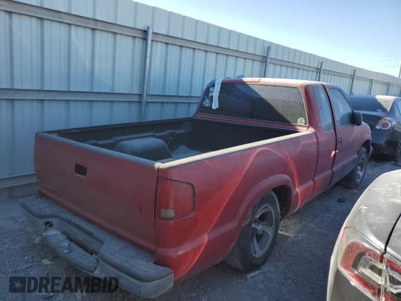 ✅ 1998 Chevrolet S-10 LS • VIN: 1GCCS1944W8128156 • Лот: 73670974. Опубликован ранее на Copart с пробегом Не указан. Бесплатный доступ к архиву аукционных продаж из США и подробный отчёт об истории автомобиля на DreamBid. Изображение 3.
