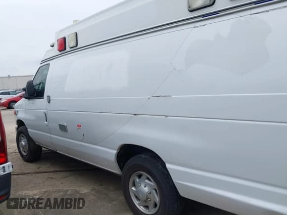 ✅ 2014 Ford Econoline Cargo Commercial • VIN: 1FDSS3EL7EDB14306 • Лот: 41853194. Опубликован ранее на IAAI с пробегом 380 322 миль. Бесплатный доступ к архиву аукционных продаж из США и подробный отчёт об истории автомобиля на DreamBid. Изображение 14.