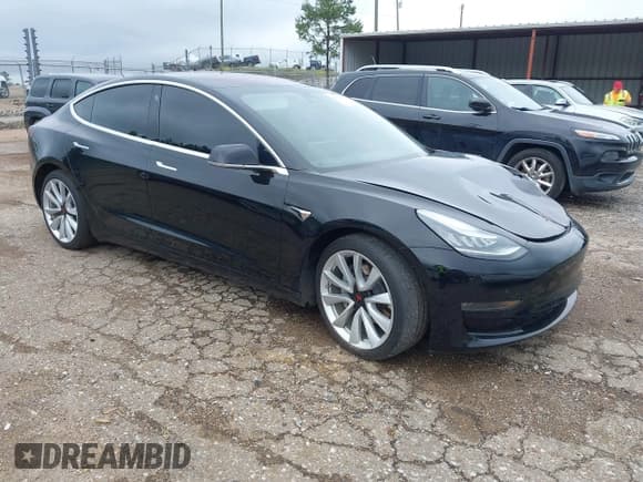 ✅ 2018 Tesla Model 3 Long Range Battery • VIN: 5YJ3E1EB3JF186733 • Lot: 42093891. Wystawiony na IAAI z przebiegiem 102 435 mil. Bezpłatny archiwum sprzedaży aukcyjnych z USA i szczegółowy raport historii pojazdu na DreamBid. Zdjęcie 1.