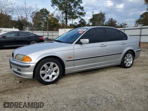 1999 BMW 3 Series 323i с VIN WBAAM3339XCD56665, выставлен на аукционе Copart как лот 82590554 с пробегом Не указан миль и Чистый • Clean title. История ставок и продаж доступна на DreamBid. Изображение 1.