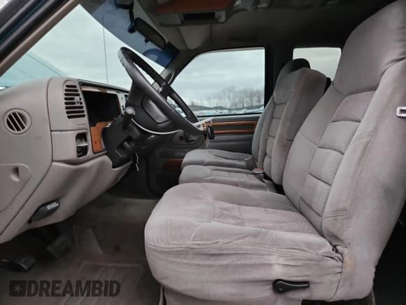 ✅ 1997 Chevrolet Silverado 1500 • VIN: 1GBEK19R4VE163952 • Лот: 93273245. Опубликован ранее на Copart с пробегом 136 497 миль. Бесплатный доступ к архиву аукционных продаж из США и подробный отчёт об истории автомобиля на DreamBid. Изображение 7.