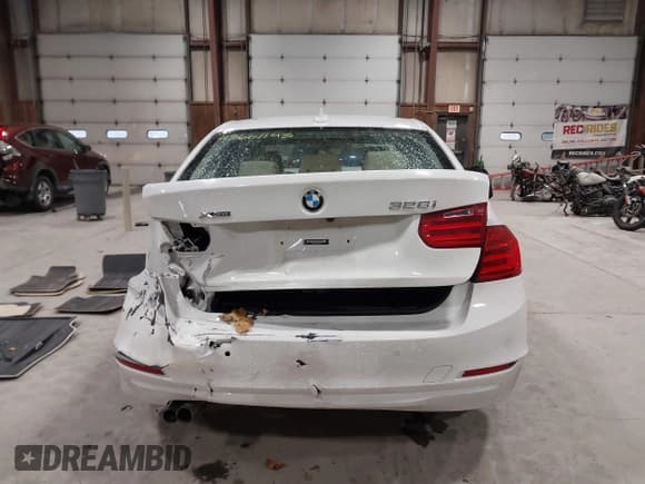 ✅ 2014 BMW 3 Series 328i xDrive • VIN: WBA3B5C54EP542693 • Лот: 43661143. Опубликован ранее на IAAI с пробегом 137 501 миль. Бесплатный доступ к архиву аукционных продаж из США и подробный отчёт об истории автомобиля на DreamBid. Изображение 16.