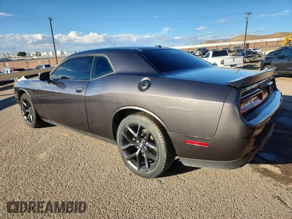 2022 Dodge Challenger SXT z VIN 2C3CDZAG7NH168355, wystawiony jako Copart lot #83792035 z przebiegiem 48 271 mil mil oraz Czysty tytuł • Clean title. Historia ofert i sprzedaży dostępna na DreamBid. Obrazek 2.