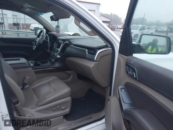 ✅ 2020 Chevrolet Suburban LT • VIN: 1GNSCHKC6LR113299 • Lot: 41921541. Wystawiony na IAAI z przebiegiem 89 902 mil. Bezpłatny archiwum sprzedaży aukcyjnych z USA i szczegółowy raport historii pojazdu na DreamBid. Zdjęcie 5.