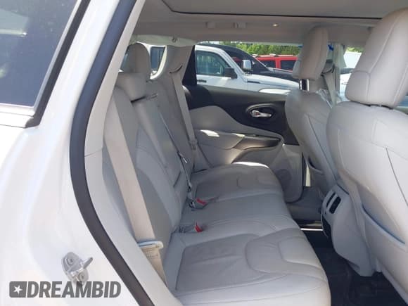 ✅ 2020 Jeep Cherokee Limited • VIN: 1C4PJMDX4LD529443 • Lot: 42536661. Wystawiony na IAAI z przebiegiem 67 052 mil. Bezpłatny archiwum sprzedaży aukcyjnych z USA i szczegółowy raport historii pojazdu na DreamBid. Zdjęcie 8.