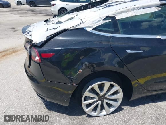 ✅ 2020 Tesla Model 3 Long Range • VIN: 5YJ3E1EB1LF790865 • Lot: 29341588. Wystawiony na IAAI z przebiegiem 2 082 mil. Bezpłatny archiwum sprzedaży aukcyjnych z USA i szczegółowy raport historii pojazdu na DreamBid. Zdjęcie 17.