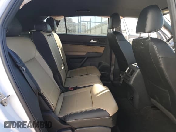 ✅ 2022 Volkswagen Atlas SE • VIN: 1V2LC2CA0NC215127 • Lot: 42610515. Listed on Copart with 28,441 mi. Free auction sales archive from the USA and detailed vehicle history report at DreamBid. Image 11.