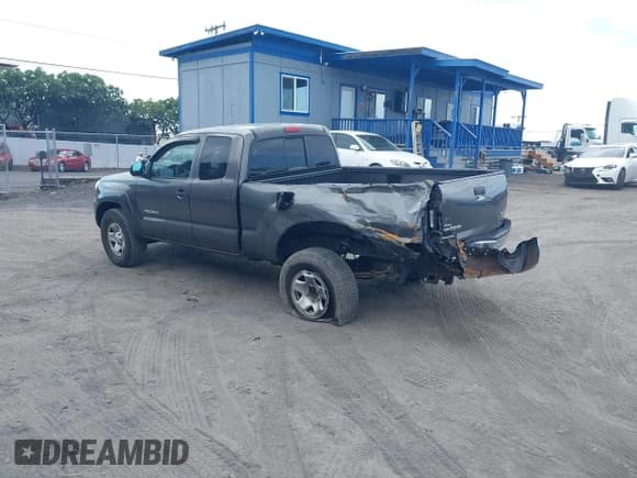 ✅ 2011 Toyota Tacoma • VIN: 5TFUU4EN8BX009220 • Lot: 43703304. Listed on IAAI with 126,142 mi. Free auction sales archive from the USA and detailed vehicle history report at DreamBid. Image 6.