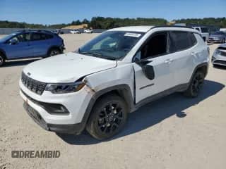 2025 Jeep Compass Latitude с VIN 3C4NJDBNXST531473, выставлен на аукционе Copart как лот 65086725 с пробегом 6 359 миль миль и Списание • Salvage title. История ставок и продаж доступна на DreamBid. Изображение 1.