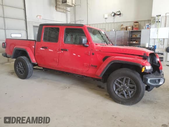 ✅ 2024 Jeep Gladiator Willys • VIN: 1C6HJTAG7RL100645 • Лот: 49543135. Опубликован ранее на Copart с пробегом 13 134 миль. Бесплатный доступ к архиву аукционных продаж из США и подробный отчёт об истории автомобиля на DreamBid. Изображение 4.