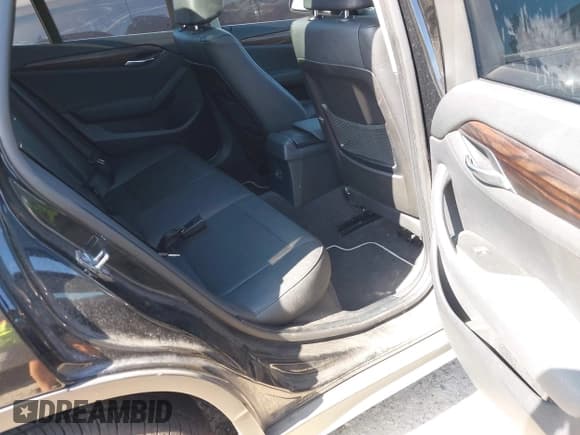 ✅ 2013 BMW X1 xDrive35i • VIN: WBAVM5C54DVV90935 • Lot: 42640554. Wystawiony na IAAI z przebiegiem 188 871 mil. Bezpłatny archiwum sprzedaży aukcyjnych z USA i szczegółowy raport historii pojazdu na DreamBid. Zdjęcie 8.