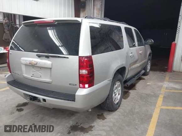 ✅ 2007 Chevrolet Suburban LT • VIN: 3GNFC16097G160454 • Lot: 43723778. Listed on IAAI with Not provided. Free auction sales archive from the USA and detailed vehicle history report at DreamBid. Image 4.