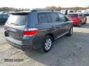 ✅ 2012 Toyota Highlander SE • VIN: 5TDBK3EH0CS150209 • Lot: 43519444. Wystawiony na IAAI z przebiegiem 129 663 mil. Bezpłatny archiwum sprzedaży aukcyjnych z USA i szczegółowy raport historii pojazdu na DreamBid. Zdjęcie 4.