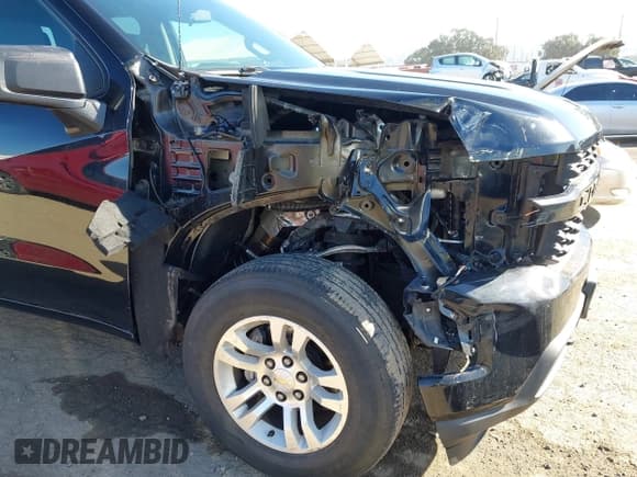 ✅ 2020 Chevrolet Silverado 1500 Custom • VIN: 1GCRWBEK6LZ222750 • Lot: 43541828. Wystawiony na IAAI z przebiegiem 18 403 mil. Bezpłatny archiwum sprzedaży aukcyjnych z USA i szczegółowy raport historii pojazdu na DreamBid. Zdjęcie 6.