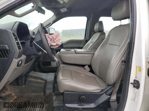 ✅ 2017 Ford F-350 XL • VIN: 1FT7W3AT8HEE58455 • Лот: 54678205. Опубликован ранее на Copart с пробегом 196 545 миль. Бесплатный доступ к архиву аукционных продаж из США и подробный отчёт об истории автомобиля на DreamBid. Изображение 7.