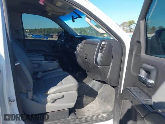 ✅ 2017 Chevrolet Silverado 1500 Work Truck • VIN: 1GCVKNEH3HZ148341 • Lot: 43628887. Wystawiony na IAAI z przebiegiem 180 105 mil. Bezpłatny archiwum sprzedaży aukcyjnych z USA i szczegółowy raport historii pojazdu na DreamBid. Zdjęcie 5.