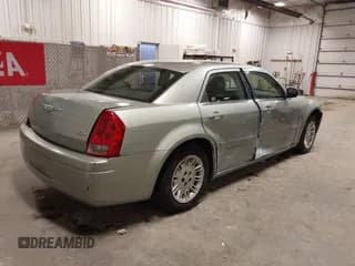 ✅ 2006 Chrysler 300 • VIN: 2C3KA43R76H271928 • Lot: 43580872. Wystawiony na IAAI z przebiegiem 164 175 mil. Bezpłatny archiwum sprzedaży aukcyjnych z USA i szczegółowy raport historii pojazdu na DreamBid. Zdjęcie 4.