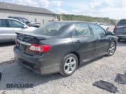 ✅ 2013 Toyota Corolla LE • VIN: 5YFBU4EE3DP187786 • Lot: 43245200. Wystawiony na IAAI z przebiegiem 131 790 mil. Bezpłatny archiwum sprzedaży aukcyjnych z USA i szczegółowy raport historii pojazdu na DreamBid. Zdjęcie 4.