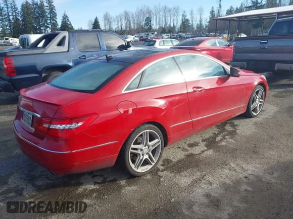 ✅ 2011 Mercedes-Benz E 350 • VIN: WDDKJ5GBXBF122722 • Лот: 41670771. Опубликован ранее на IAAI с пробегом Не указан. Бесплатный доступ к архиву аукционных продаж из США и подробный отчёт об истории автомобиля на DreamBid. Изображение 4.