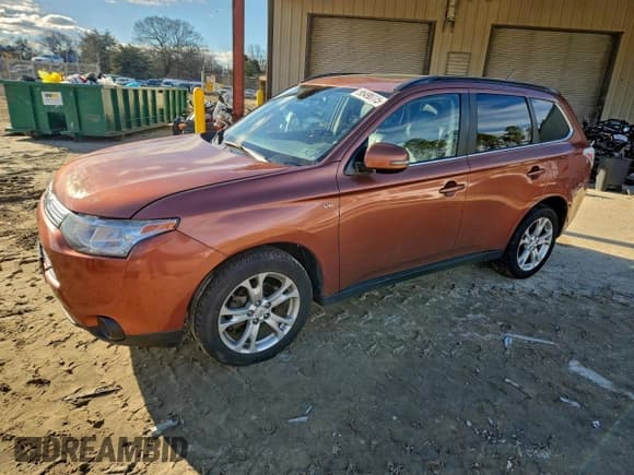 ✅ 2014 Mitsubishi Outlander GT • VIN: JA4JZ4AX2EZ604353 • Lot: 95490775. Listed on Copart with 93,842 mi. Free auction sales archive from the USA and detailed vehicle history report at DreamBid. Image 1.