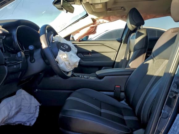 ✅ 2025 Mazda CX-50 S Premium • VIN: 7MMVABDM8SN336819 • Lot: 92750175. Listed on Copart with 10,465 mi. Free auction sales archive from the USA and detailed vehicle history report at DreamBid. Image 7.