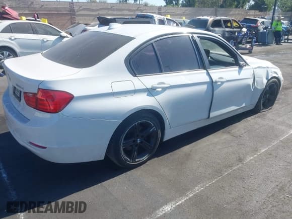 ✅ 2015 BMW 3 Series 328d • VIN: WBA3D3C53FK157607 • Lot: 42853392. Wystawiony na IAAI z przebiegiem 124 391 mil. Bezpłatny archiwum sprzedaży aukcyjnych z USA i szczegółowy raport historii pojazdu na DreamBid. Zdjęcie 4.