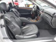 ✅ 2007 Mercedes-Benz CLK 550 • VIN: WDBTK72F77T080597 • Lot: 43088622. Wystawiony na IAAI z przebiegiem 172 681 mil. Bezpłatny archiwum sprzedaży aukcyjnych z USA i szczegółowy raport historii pojazdu na DreamBid. Zdjęcie 5.