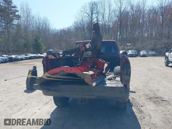 ✅ 2017 Ram 2500 Tradesman • VIN: 3C6UR5CJ4HG740822 • Lot: 42020758. Wystawiony na IAAI z przebiegiem 101 771 mil. Bezpłatny archiwum sprzedaży aukcyjnych z USA i szczegółowy raport historii pojazdu na DreamBid. Zdjęcie 16.