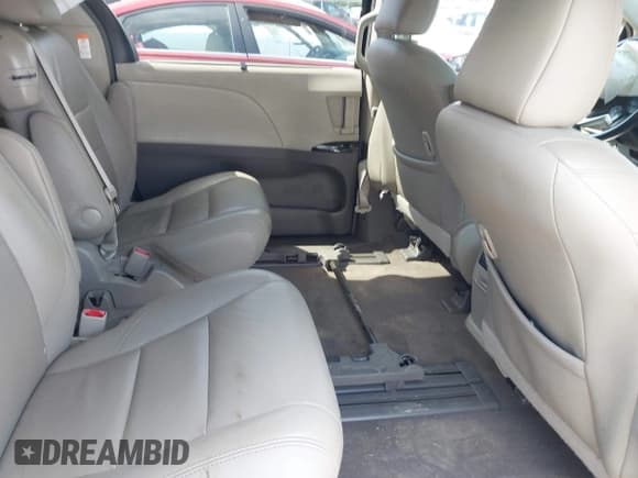 ✅ 2017 Toyota Sienna XLE Auto Access Seat • VIN: 5TDYZ3DC6HS875509 • Lot: 42367524. Listed on IAAI with 169,345 mi. Free auction sales archive from the USA and detailed vehicle history report at DreamBid. Image 8.