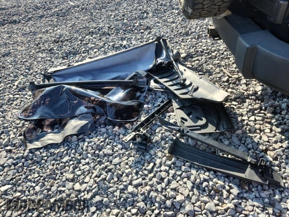 ✅ 2013 Jeep Wrangler Unlimited Sahara • VIN: 1C4BJWEG1DL600805 • Лот: 81133305. Опубликован ранее на Copart с пробегом 165 820 миль. Бесплатный доступ к архиву аукционных продаж из США и подробный отчёт об истории автомобиля на DreamBid. Изображение 12.