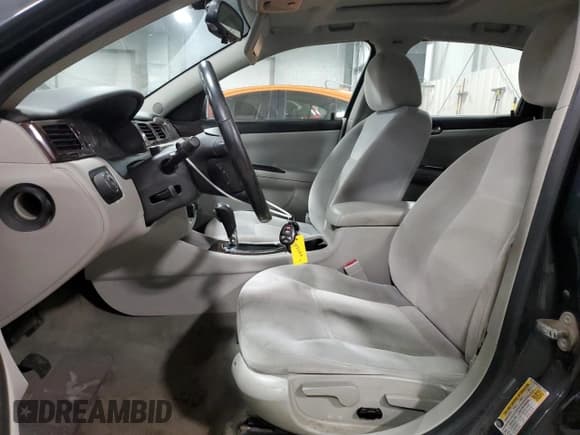 ✅ 2014 Chevrolet Impala LT • VIN: 2G1WB5E35E1112642 • Lot: 85209705. Listed on Copart with 161,688 mi. Free auction sales archive from the USA and detailed vehicle history report at DreamBid. Image 7.