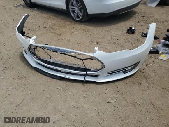 ✅ 2015 Tesla Model S 85 • VIN: 5YJSA1S11FFP76519 • Lot: 63301455. Listed on Copart with 76,296 mi. Free auction sales archive from the USA and detailed vehicle history report at DreamBid. Image 12.