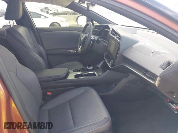 ✅ 2024 Lexus RZ 450e Premium • VIN: JTJAAAAB0RA024522 • Лот: 41640154. Опубликован ранее на IAAI с пробегом 8 851 миль. Бесплатный доступ к архиву аукционных продаж из США и подробный отчёт об истории автомобиля на DreamBid. Изображение 5.